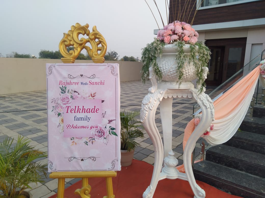 Fiberglass vases n name board ready for sale
