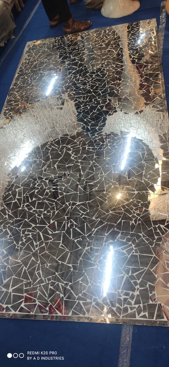 Mirror floor for stage